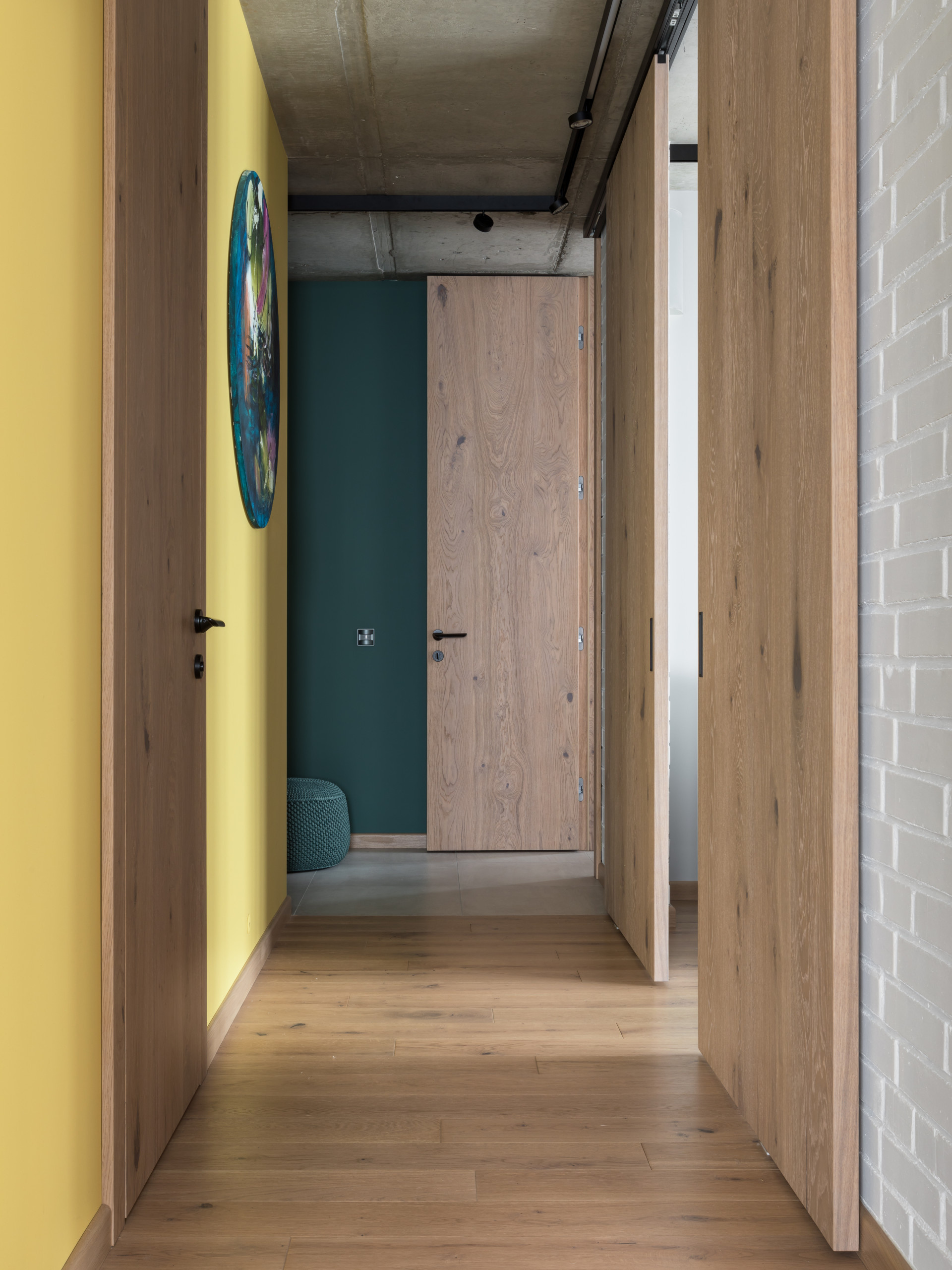 В гостях: Минимализм с акцентами на живопись