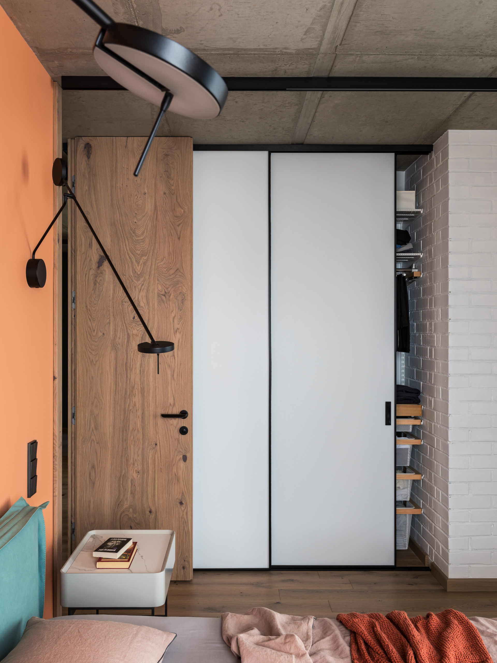 В гостях: Минимализм с акцентами на живопись