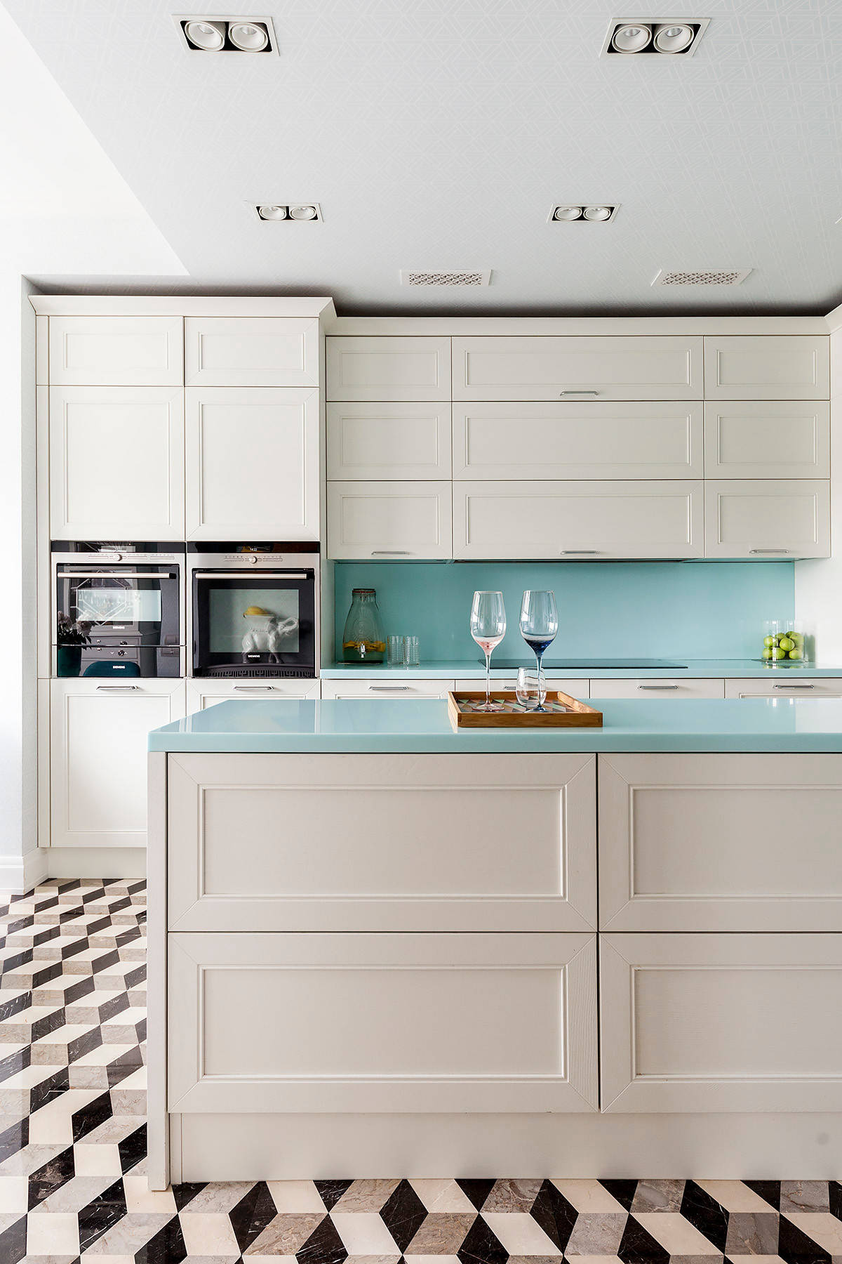 В гостях: Яркая квартира дизайнера Марины Жуковой