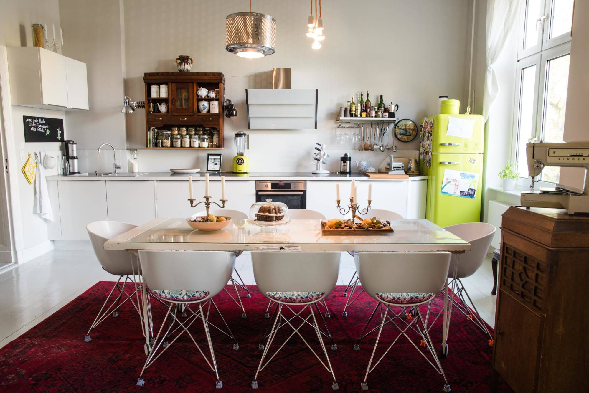 Крючки в кухне: Как использовать их эффектно и эффективно