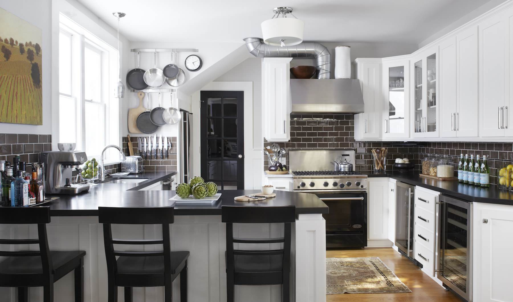 Крючки в кухне: Как использовать их эффектно и эффективно