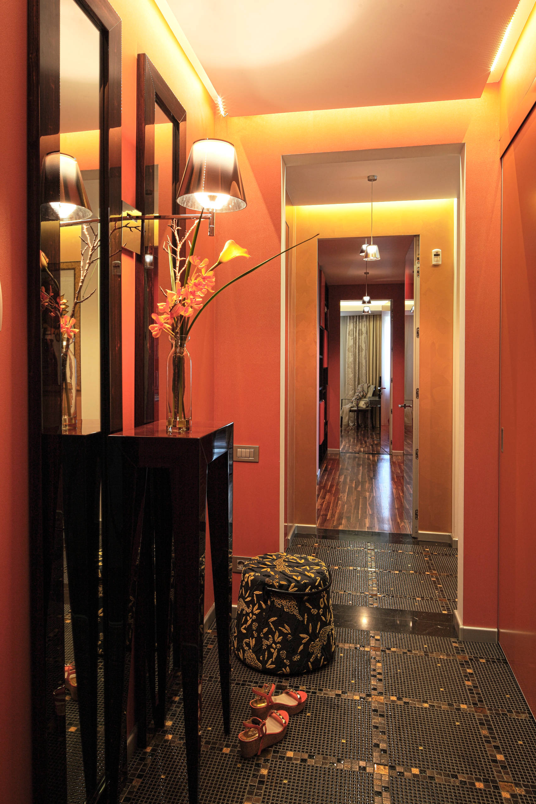 Houzz тур: Квартира с мозаичными панно и яркими деталями