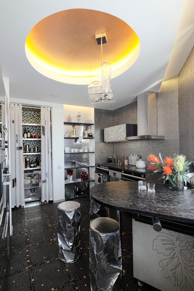 Houzz тур: Квартира с мозаичными панно и яркими деталями