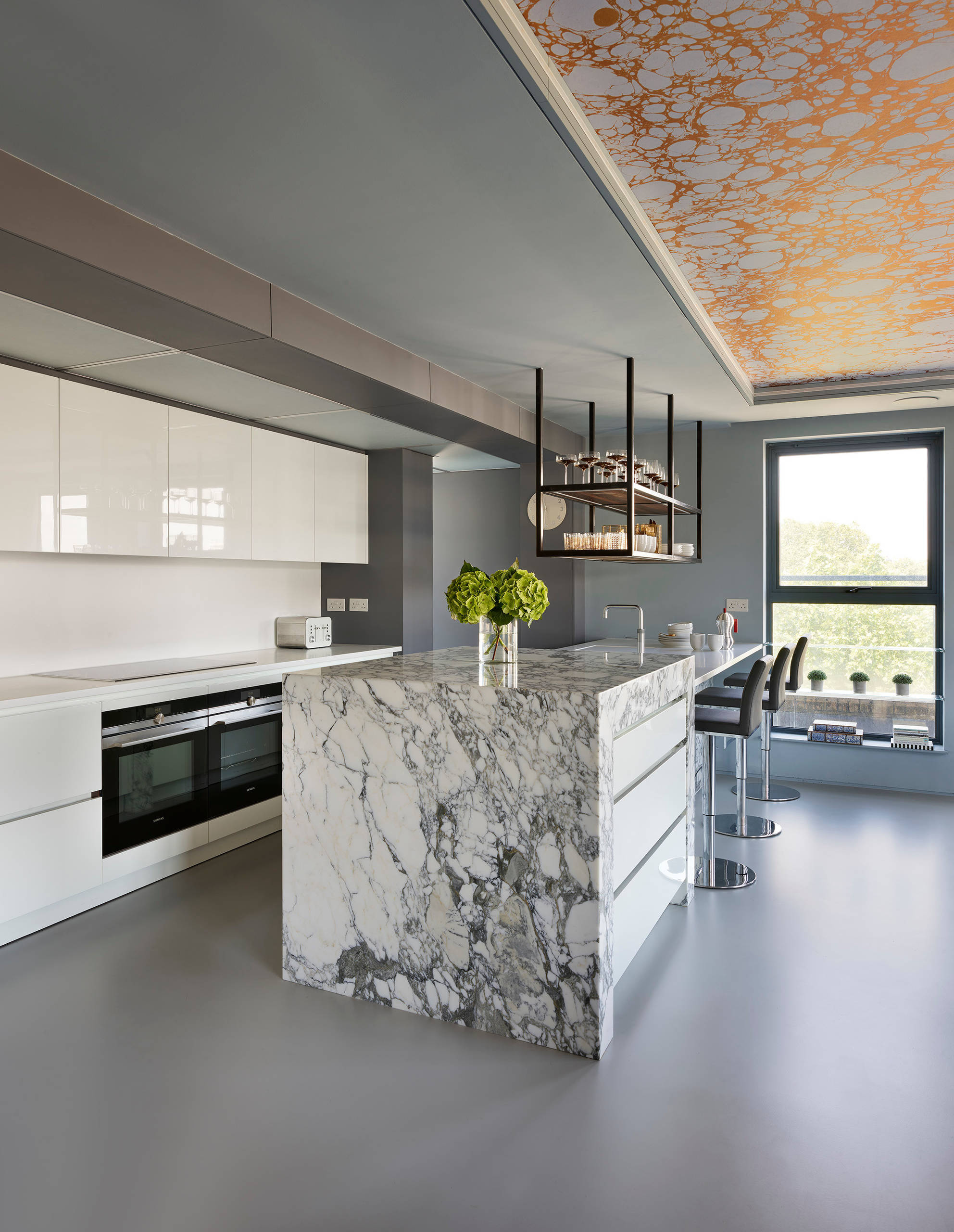 Просто фото: Орнамент на потолке