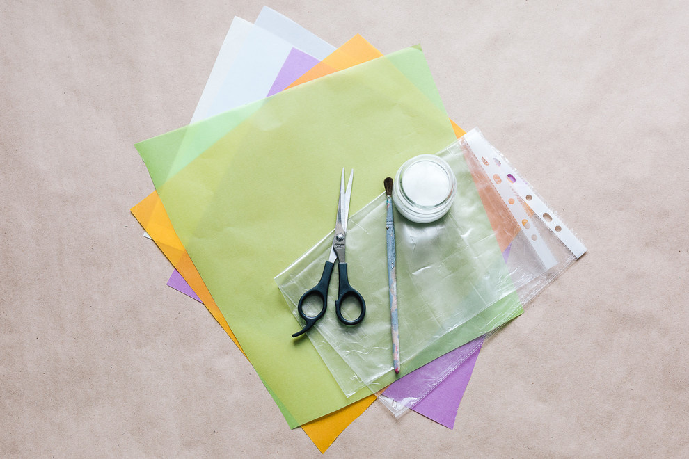 Своими руками: Новогодние силуэты из бумаги на окне