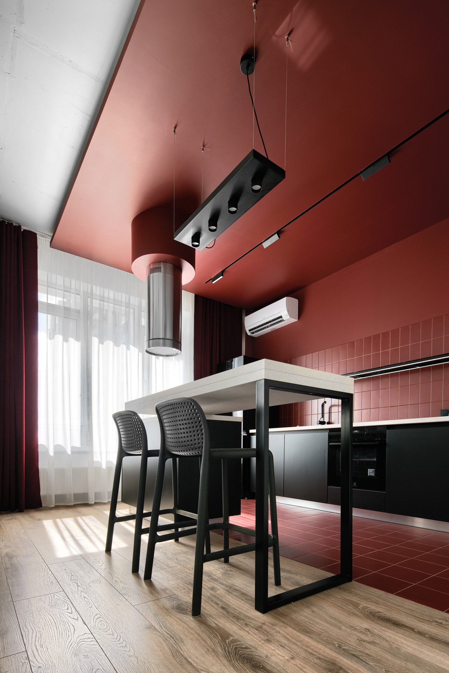 Houzz Украина: 52 кв.м — квартира в оттенках бордо и терракоты