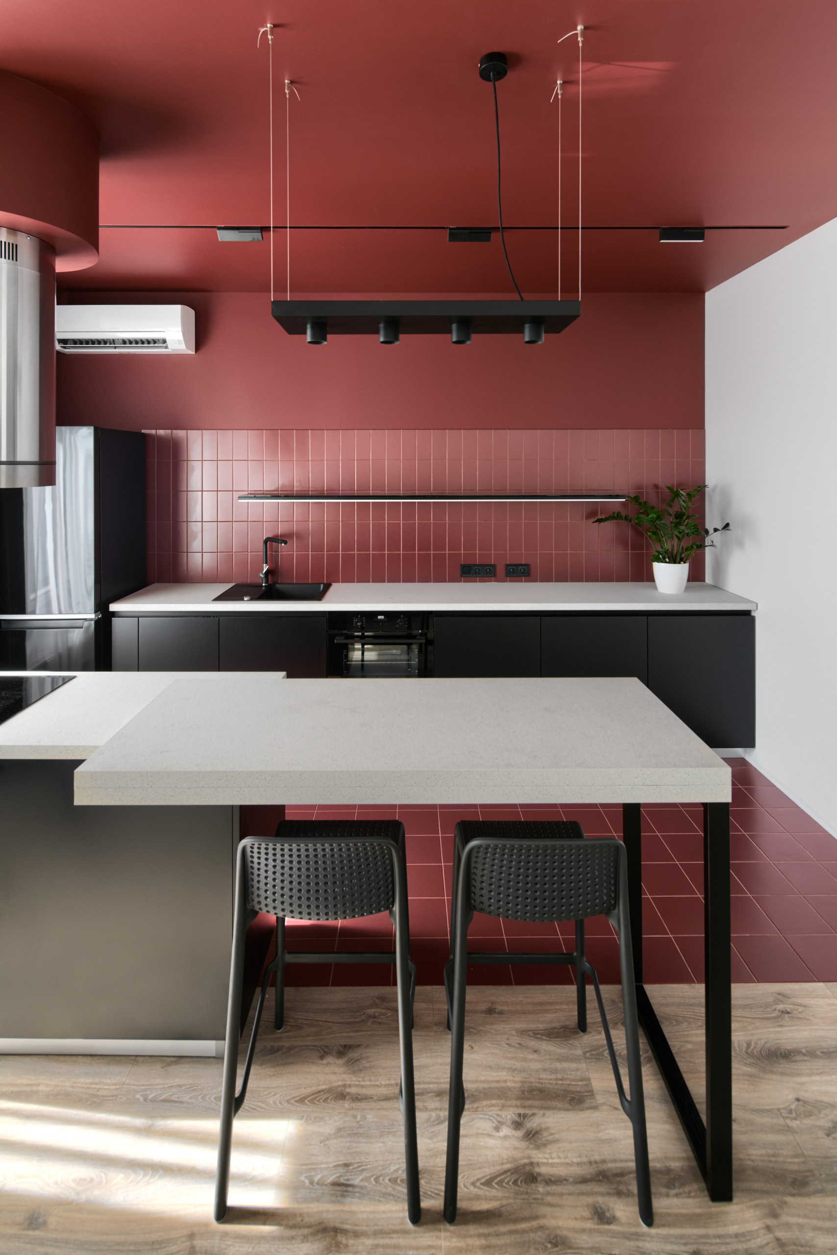 Houzz Украина: 52 кв.м — квартира в оттенках бордо и терракоты