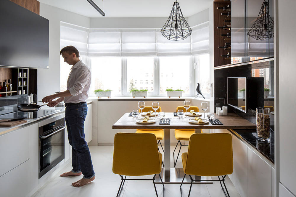 Хороший вопрос: Где повесить телевизор на кухне