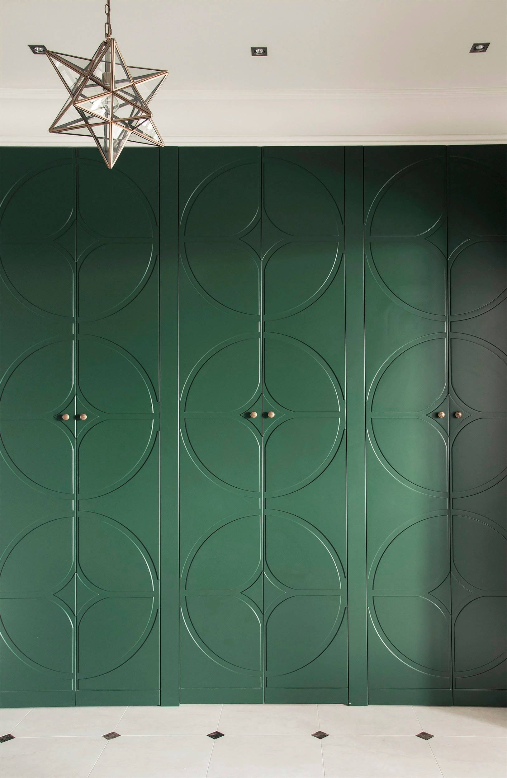 Просто фото: Шкафы с красивым фасадом — 30 идей