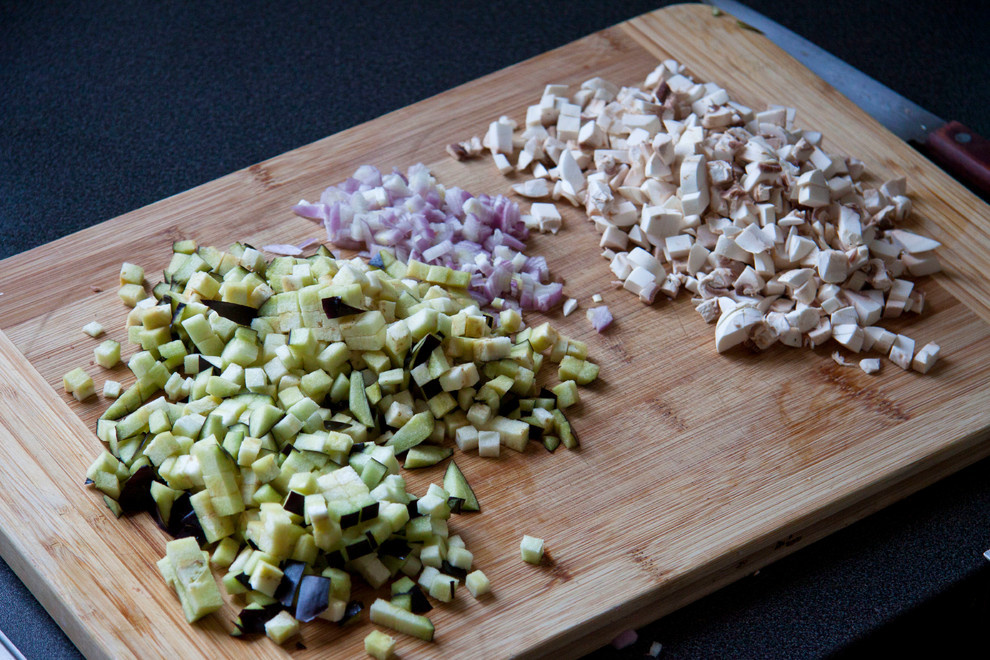 Рецепт: Запеканка из баклажанов, яиц и чипсов из бекона