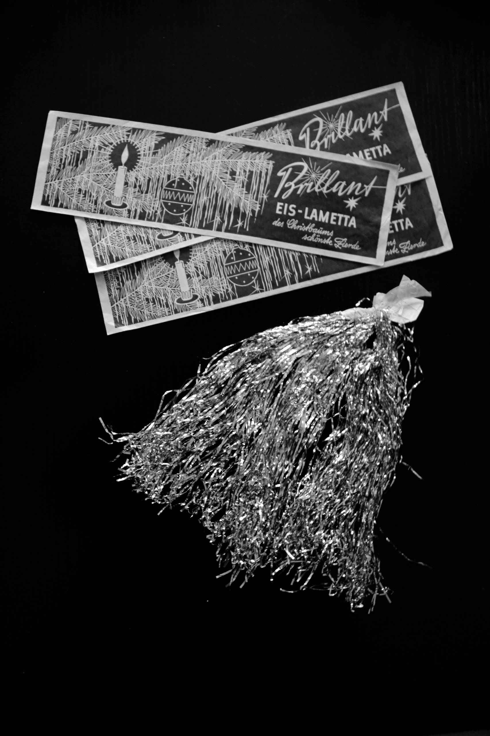 Вопрос: «Дождик» на елке — устарел или все же нет