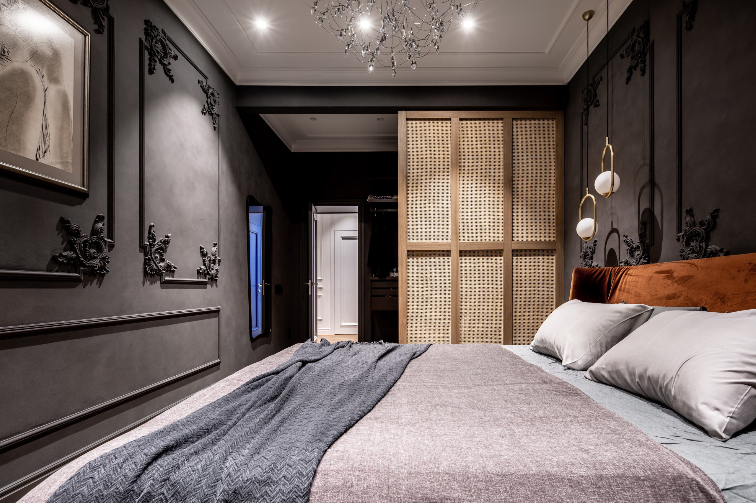 Houzz Украина: Синий Кляйна и латунная стена в ванной