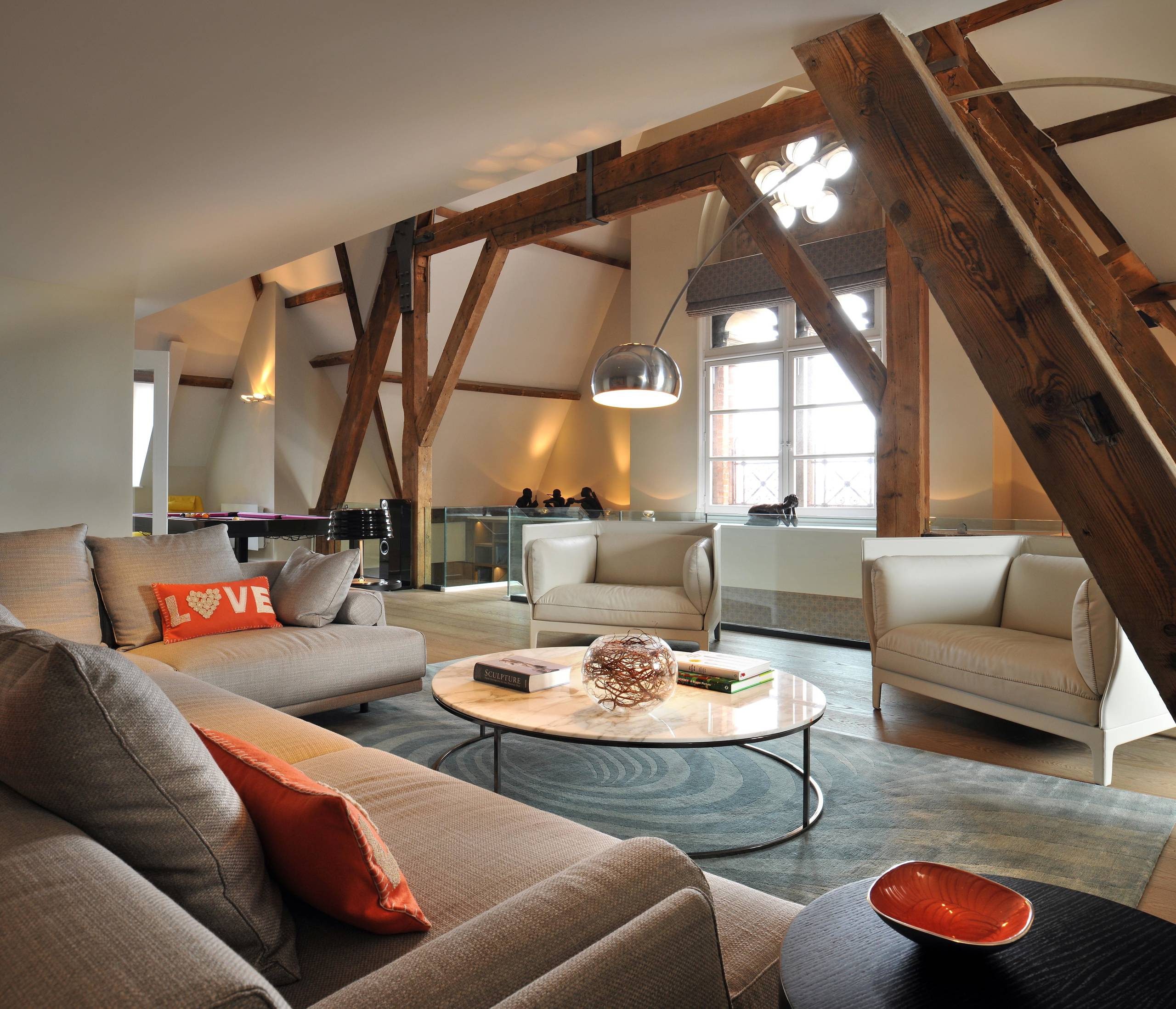 Houzz Британия: Пентхаус в неоготическом доме