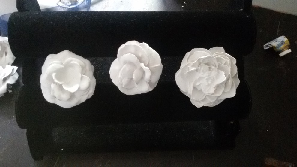 Своими руками: Гипсовые цветы для праздничной сервировки