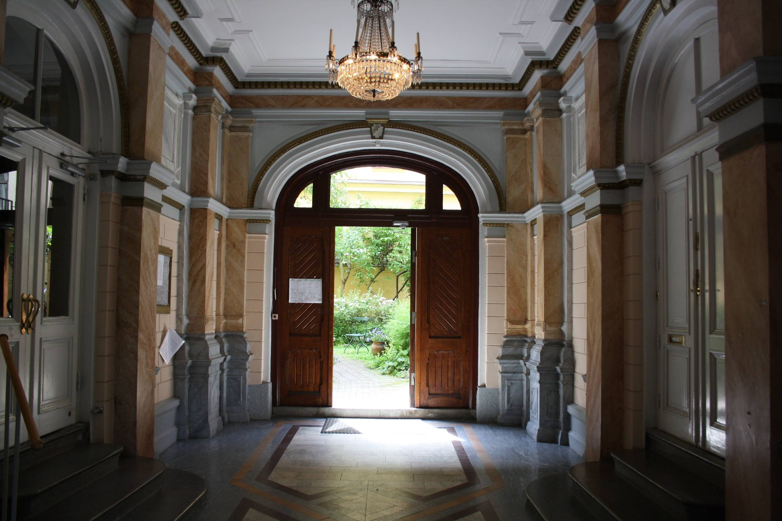 Фотоохота: 50 шведских подъездов — снаружи и изнутри