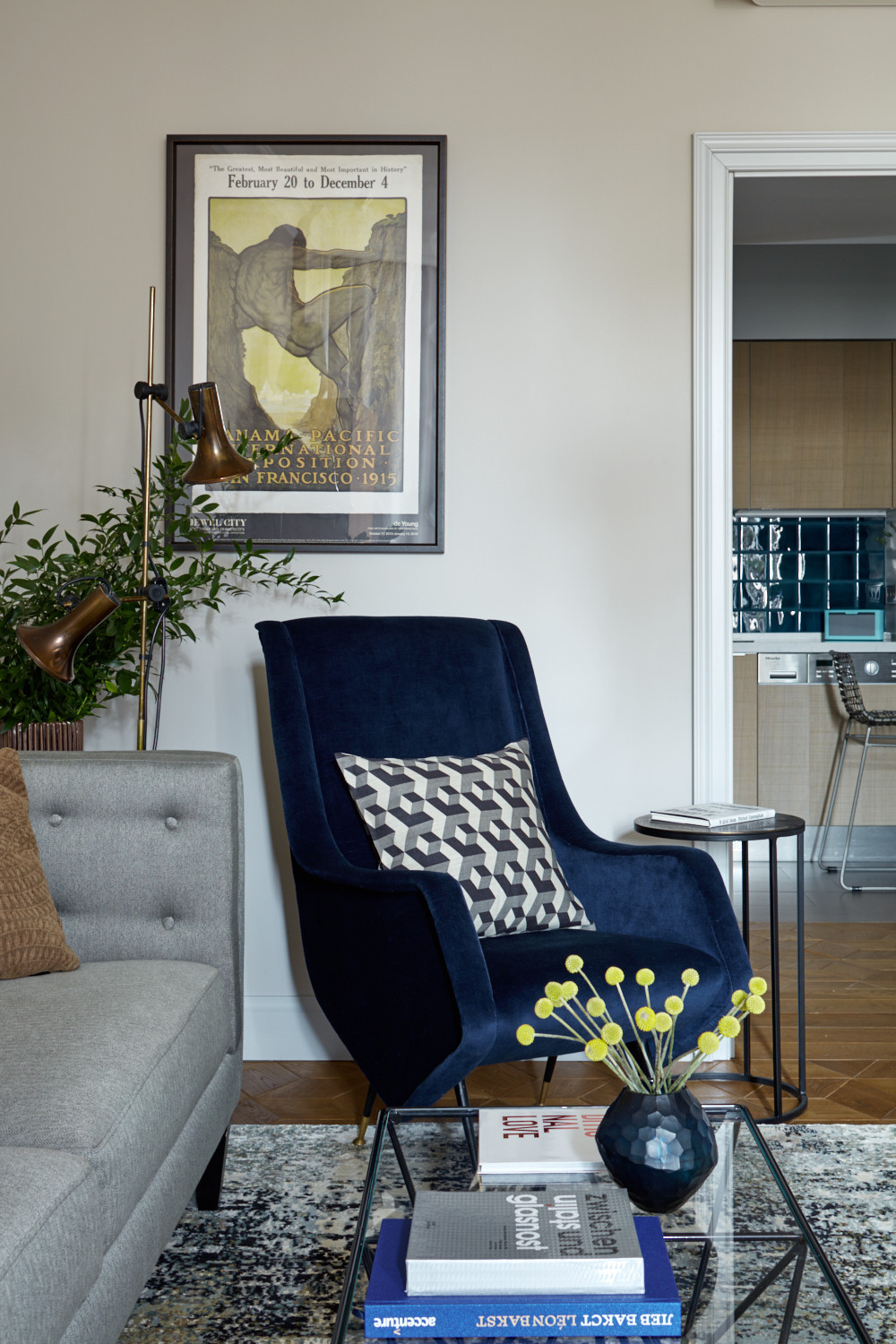 Houzz тур: Бывшая коммуналка с ванной на месте кухни