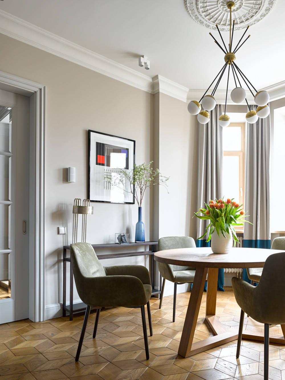 Houzz тур: Бывшая коммуналка с ванной на месте кухни