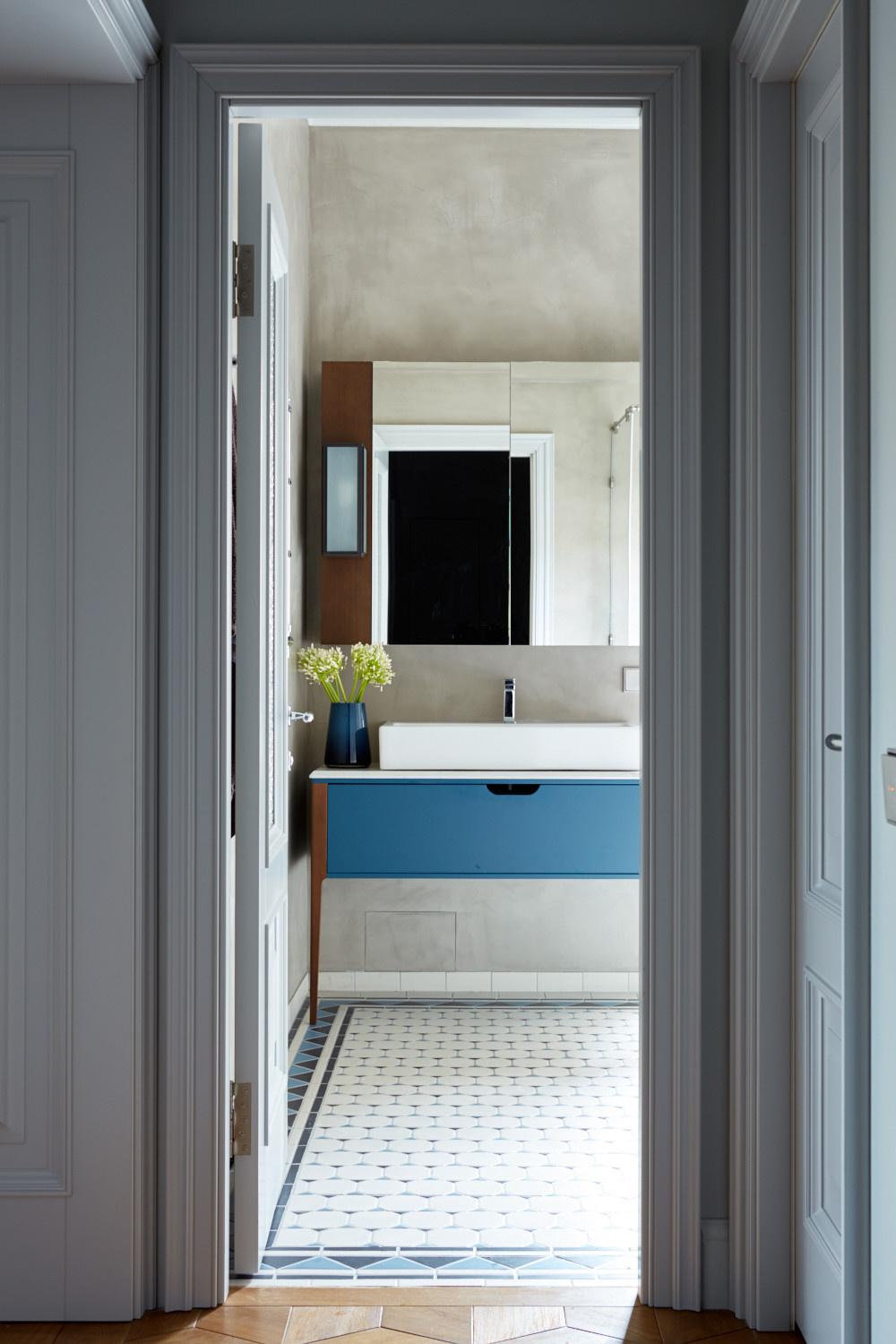 Houzz тур: Бывшая коммуналка с ванной на месте кухни