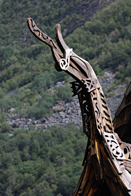 Защитить и украсить: Символика резных элементов конструкции дома