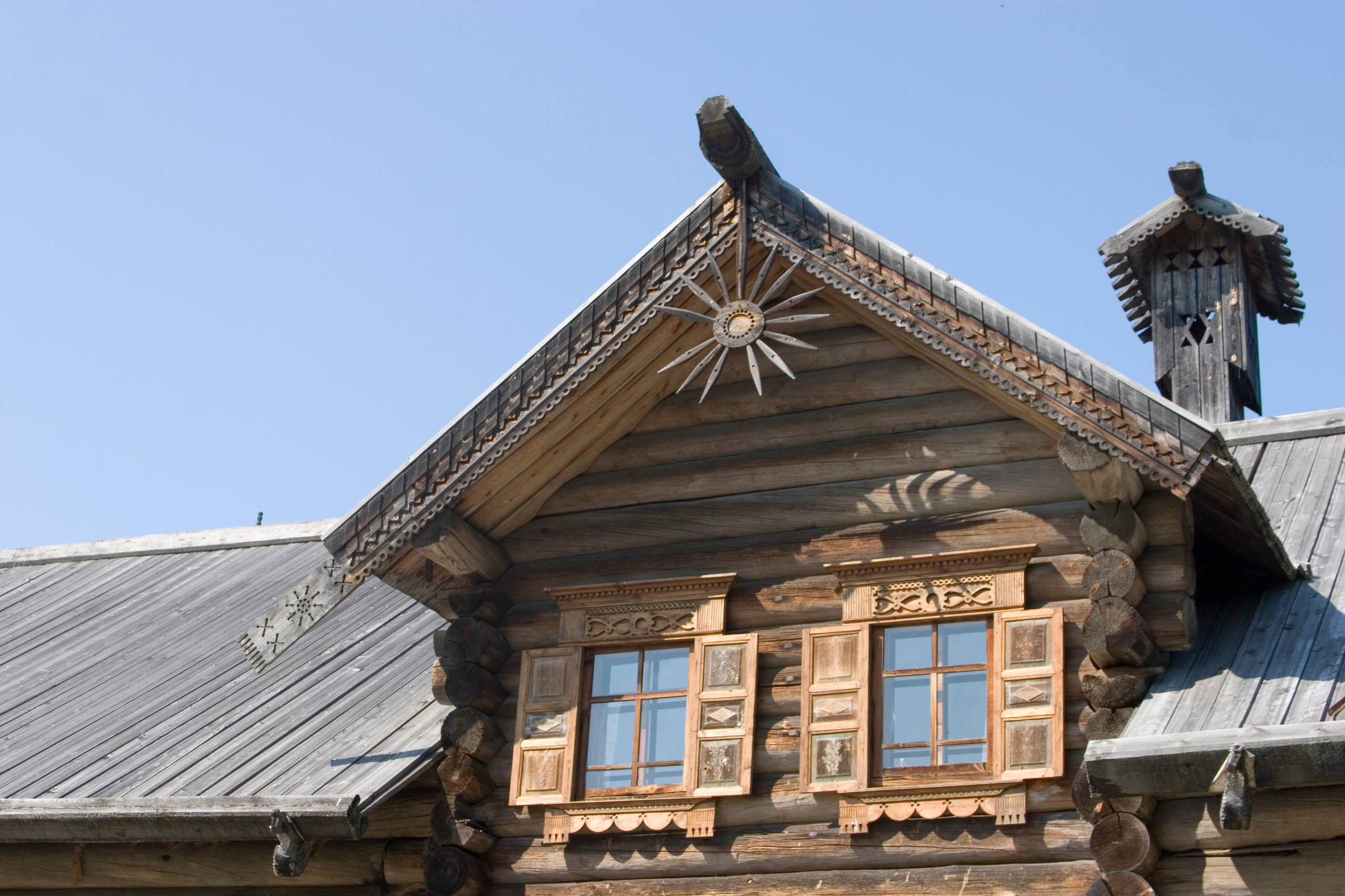 Защитить и украсить: Символика резных элементов конструкции дома