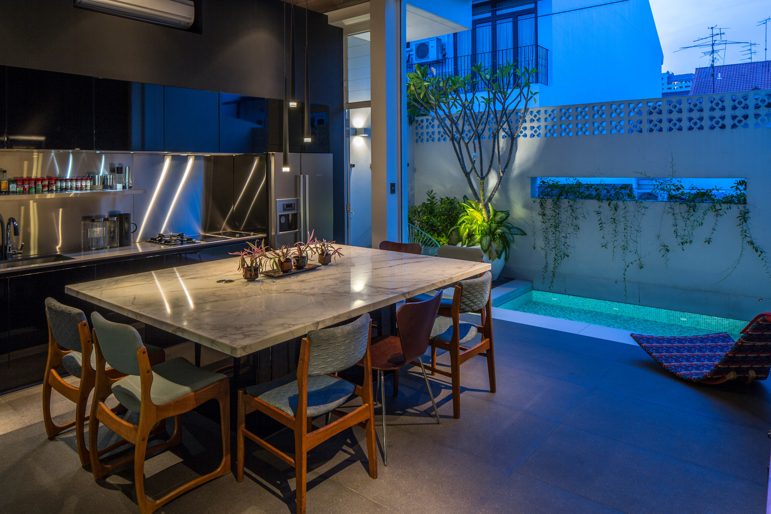 Houzz Сингапур: Дом с садом в Опера Эстейт