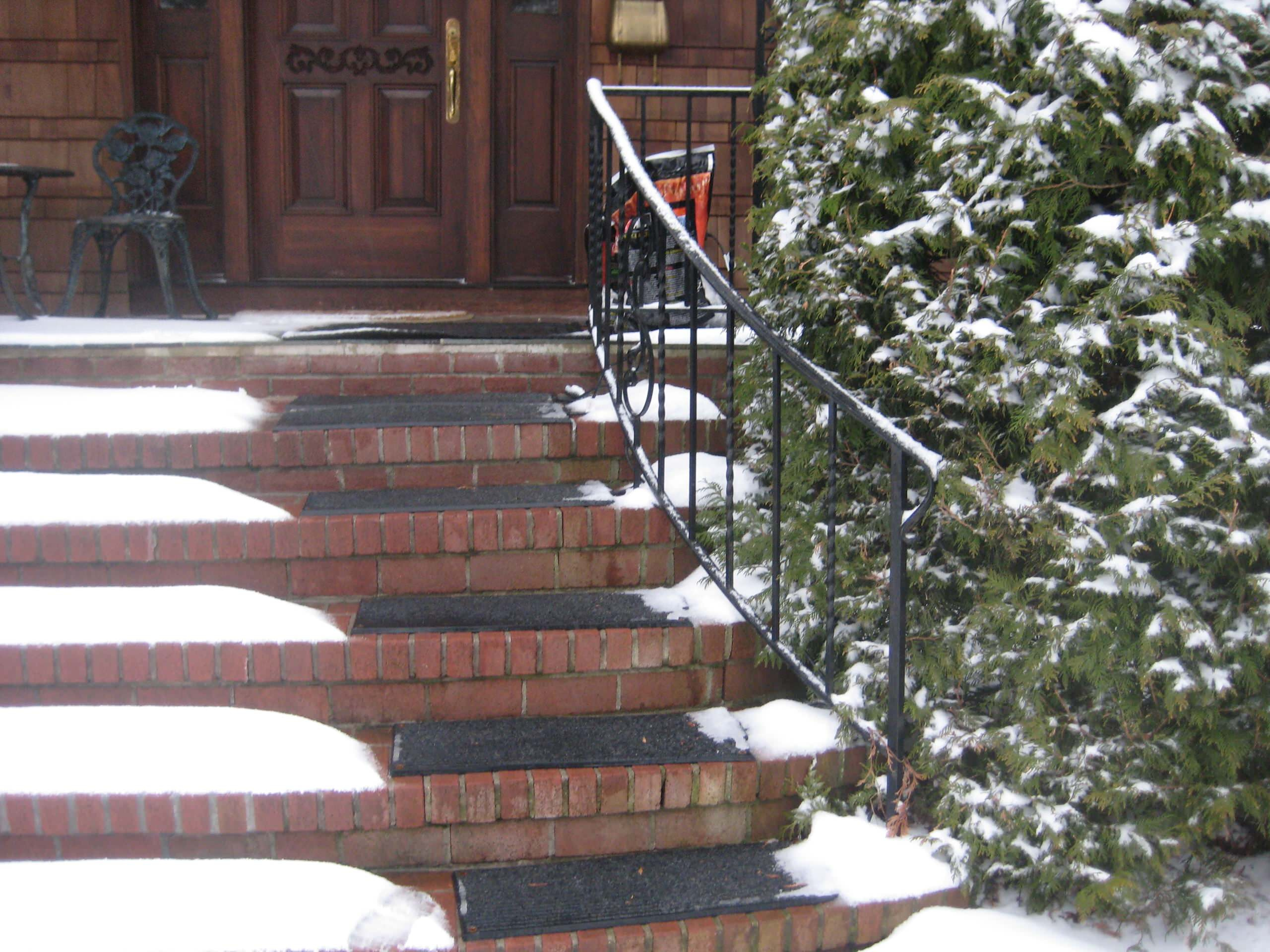 Хороший вопрос: Зачем дому крыльцо?