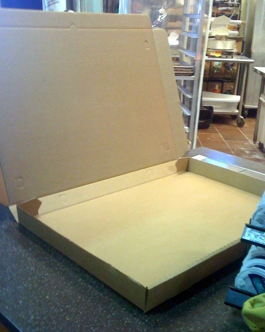 DIY: Рисуем на стене с помощью коробки от пиццы