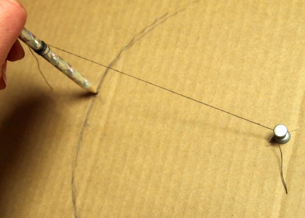 DIY: Рисуем на стене с помощью коробки от пиццы