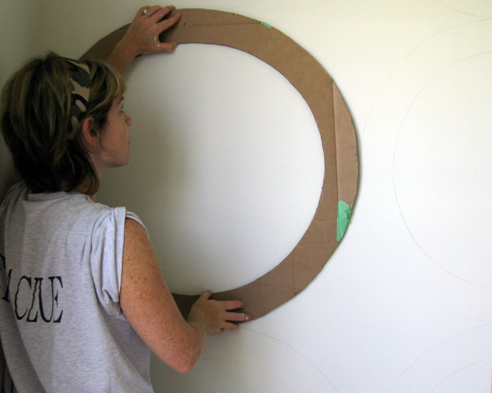 DIY: Рисуем на стене с помощью коробки от пиццы