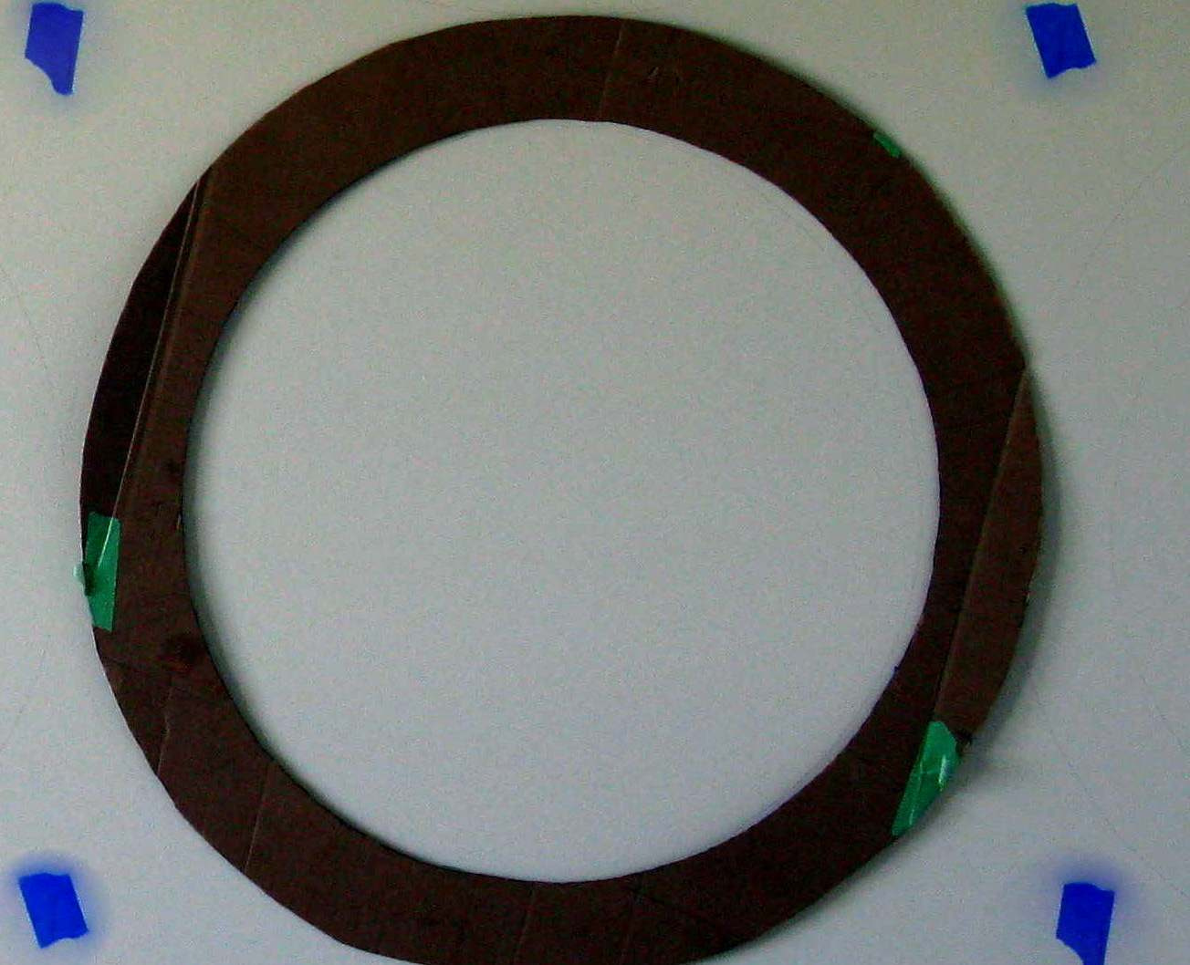 DIY: Рисуем на стене с помощью коробки от пиццы