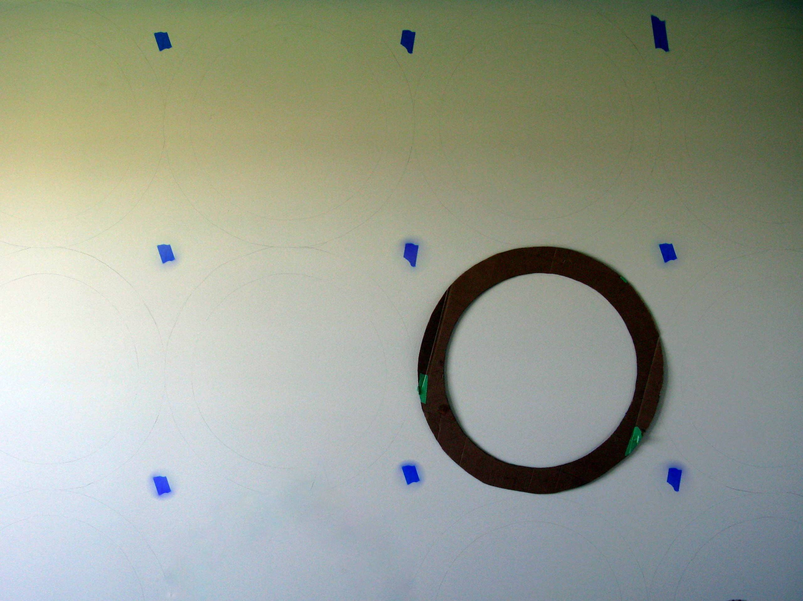 DIY: Рисуем на стене с помощью коробки от пиццы