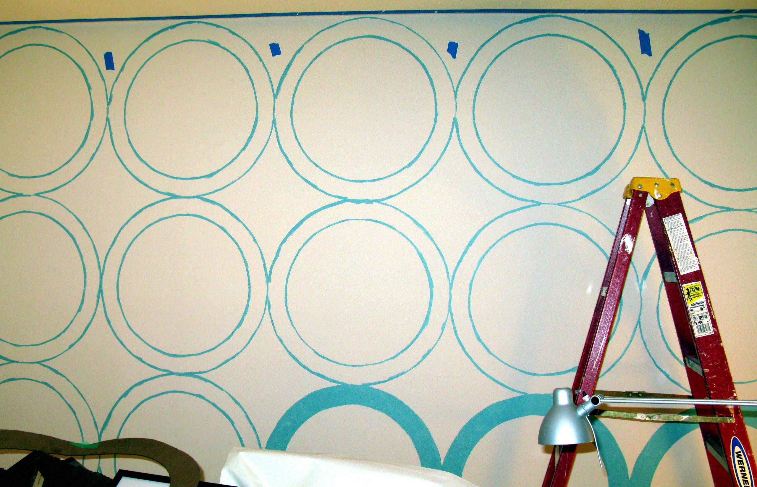 DIY: Рисуем на стене с помощью коробки от пиццы