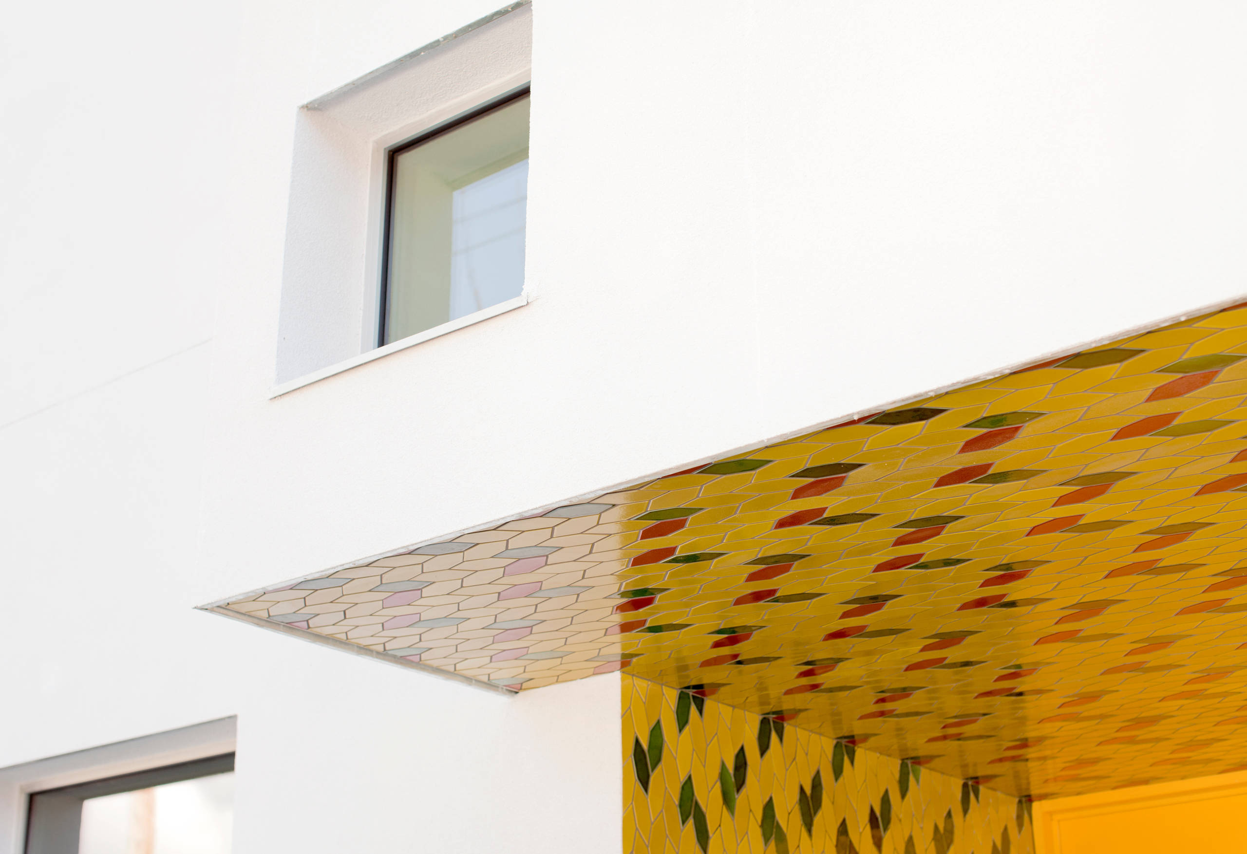 Houzz Канада: Современный дом c яркими акцентами для большой семьи