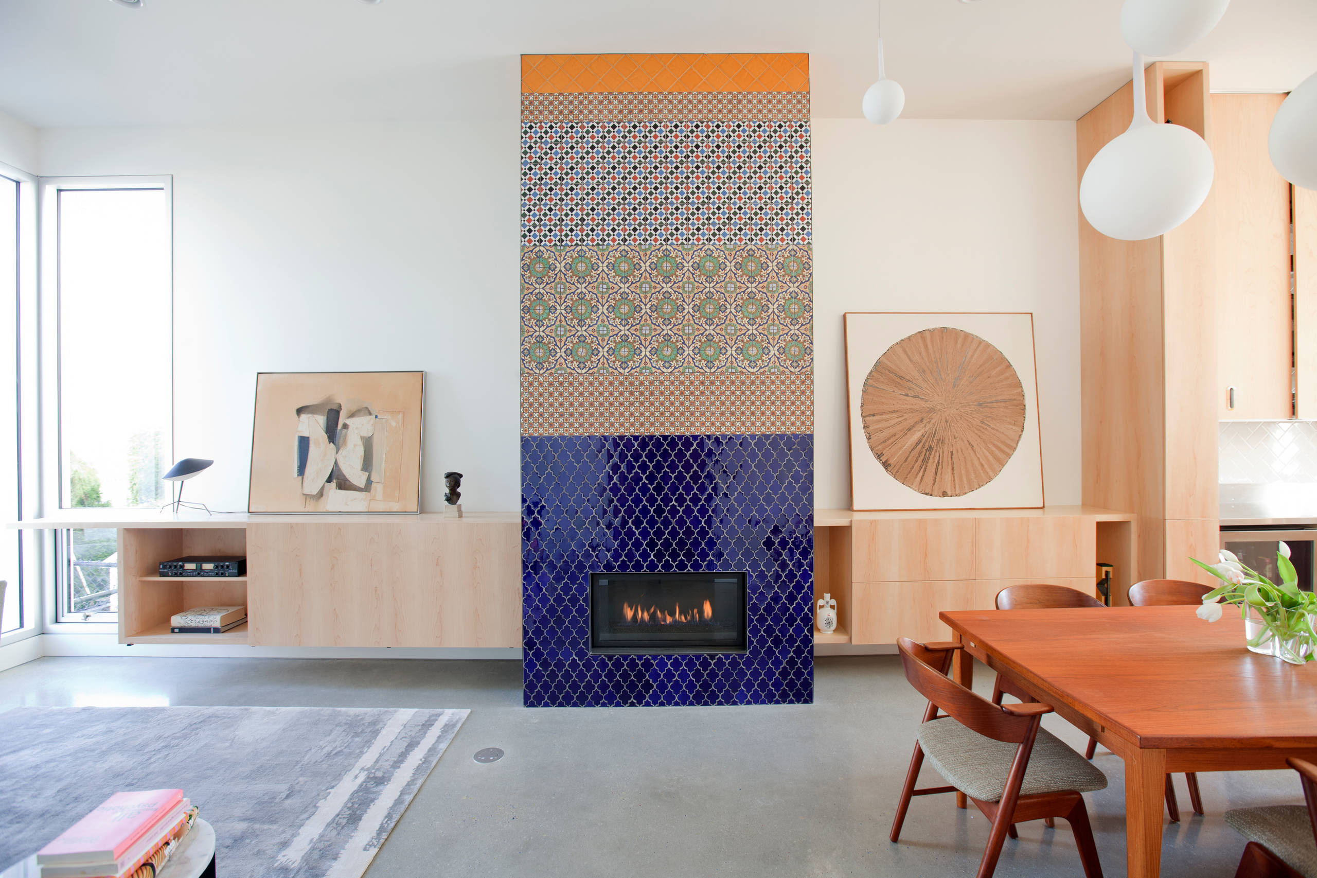 Houzz Канада: Современный дом c яркими акцентами для большой семьи