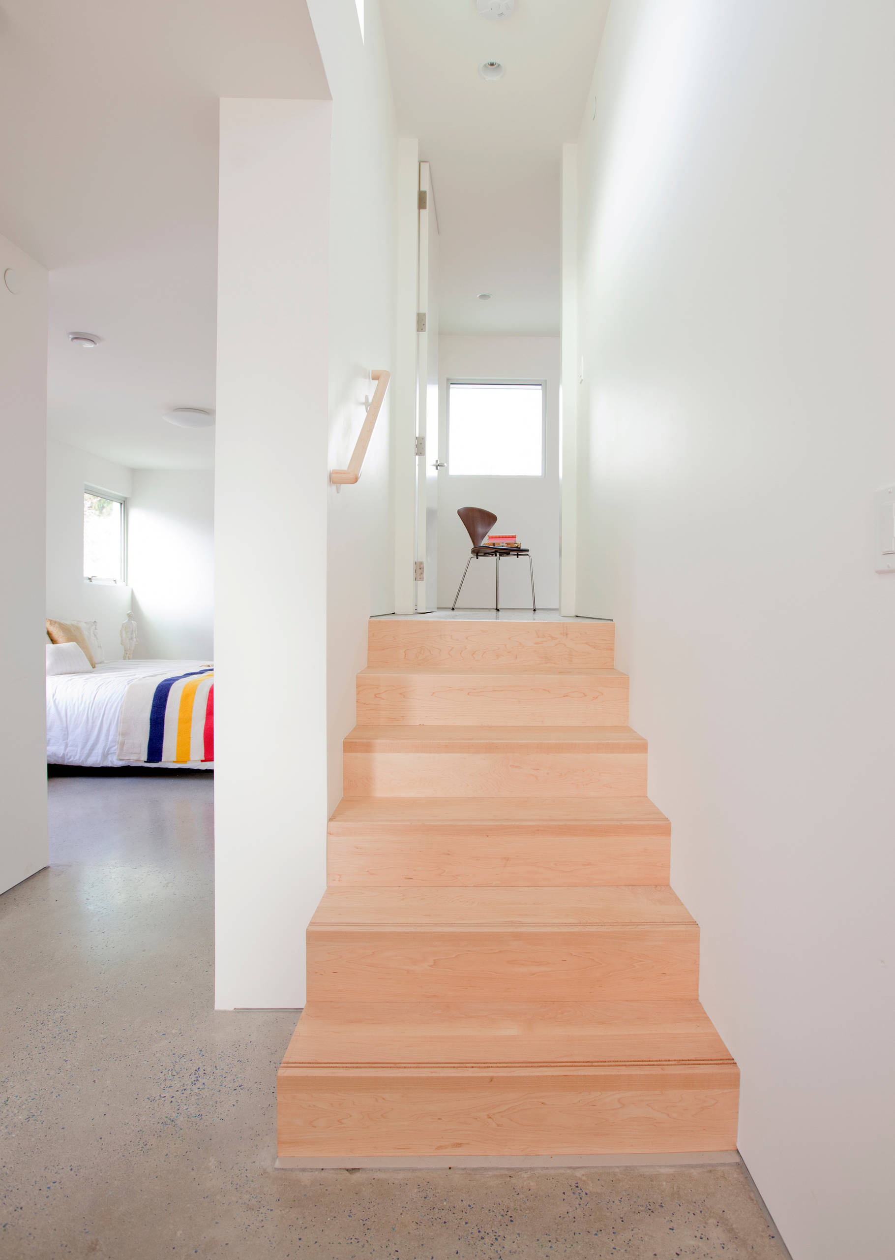 Houzz Канада: Современный дом c яркими акцентами для большой семьи