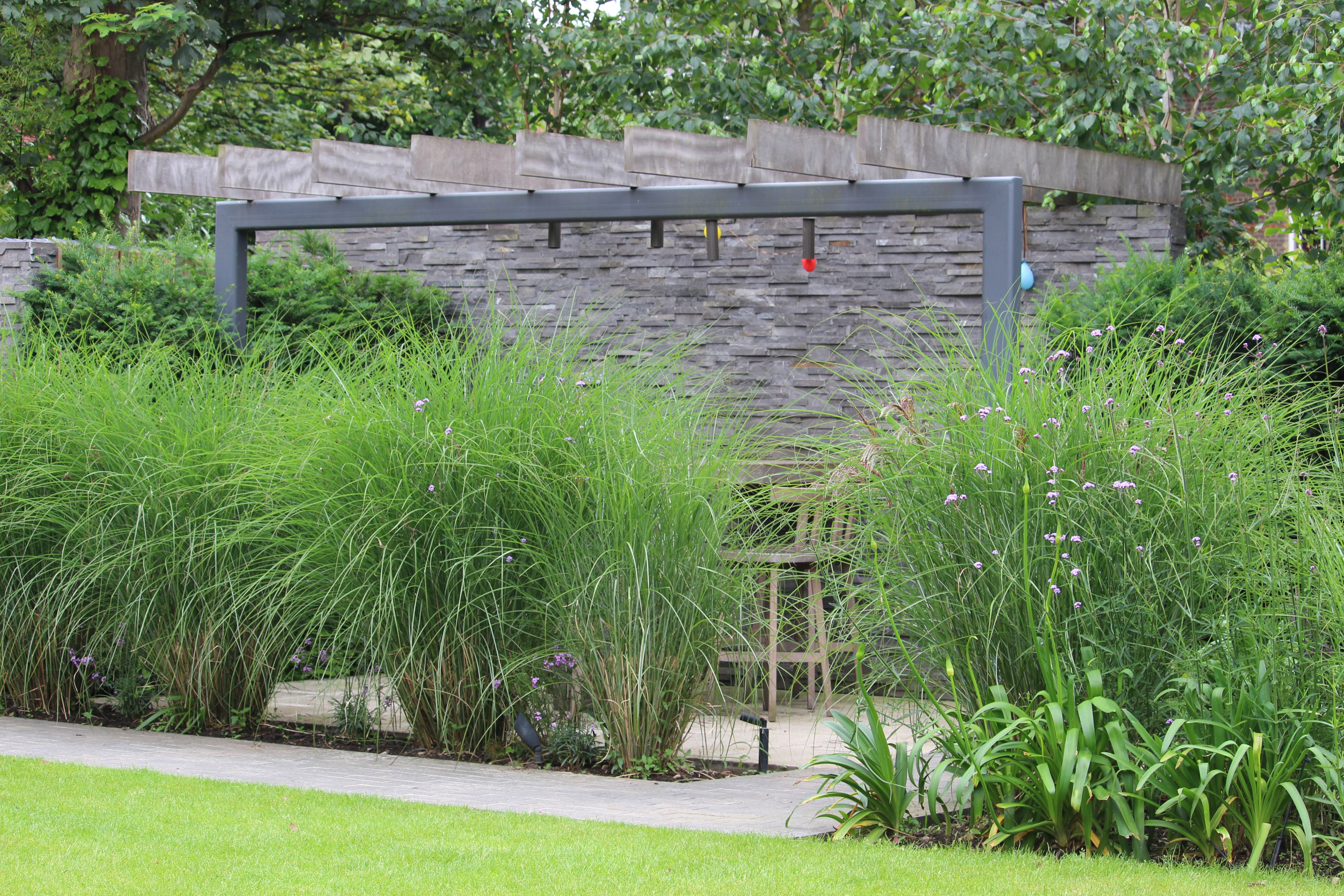 Проблема и решение: Как сделать сад менее заметным для соседей