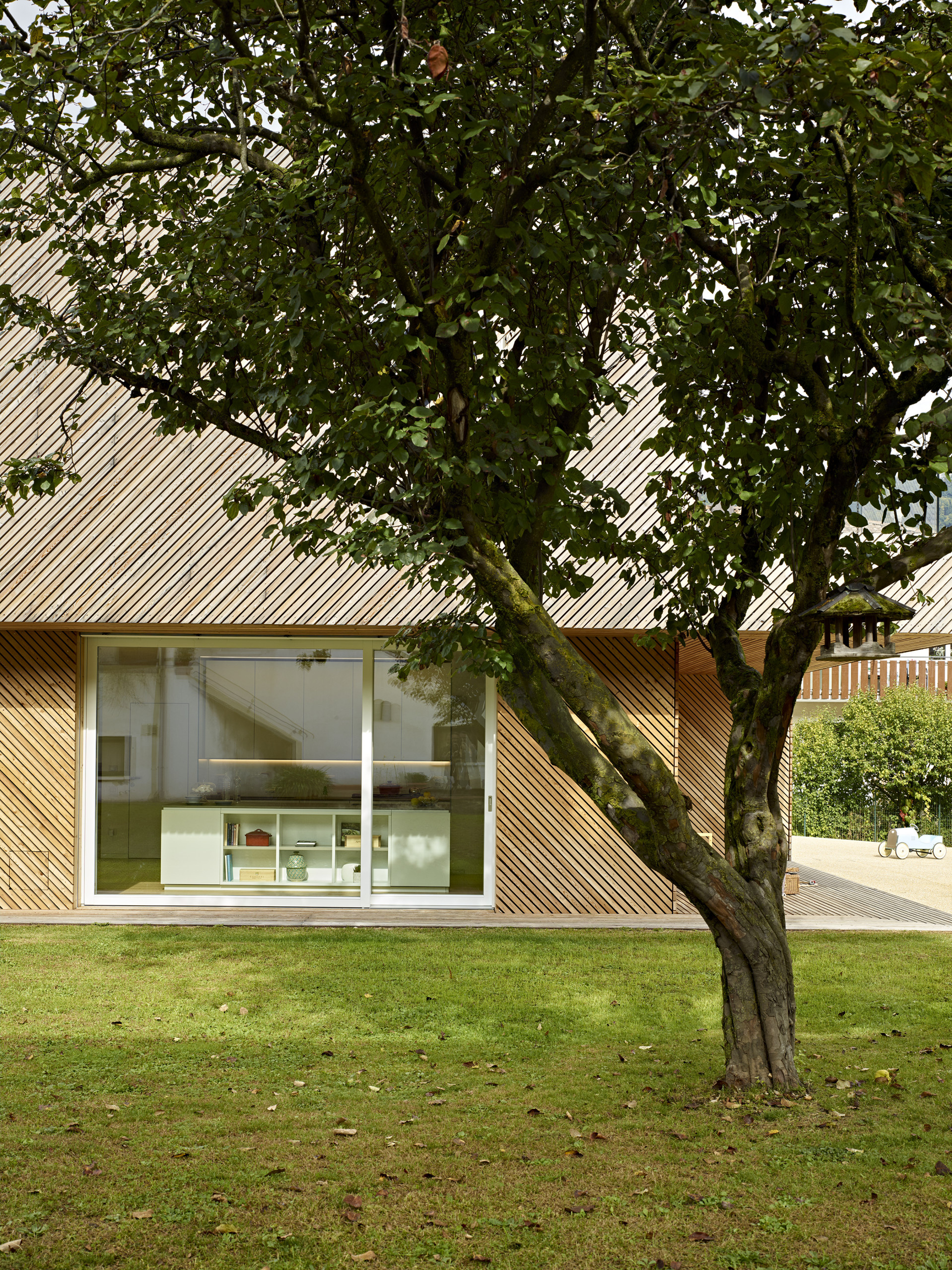 Houzz Италия: Энергоэффективный дом на участке для трех семей