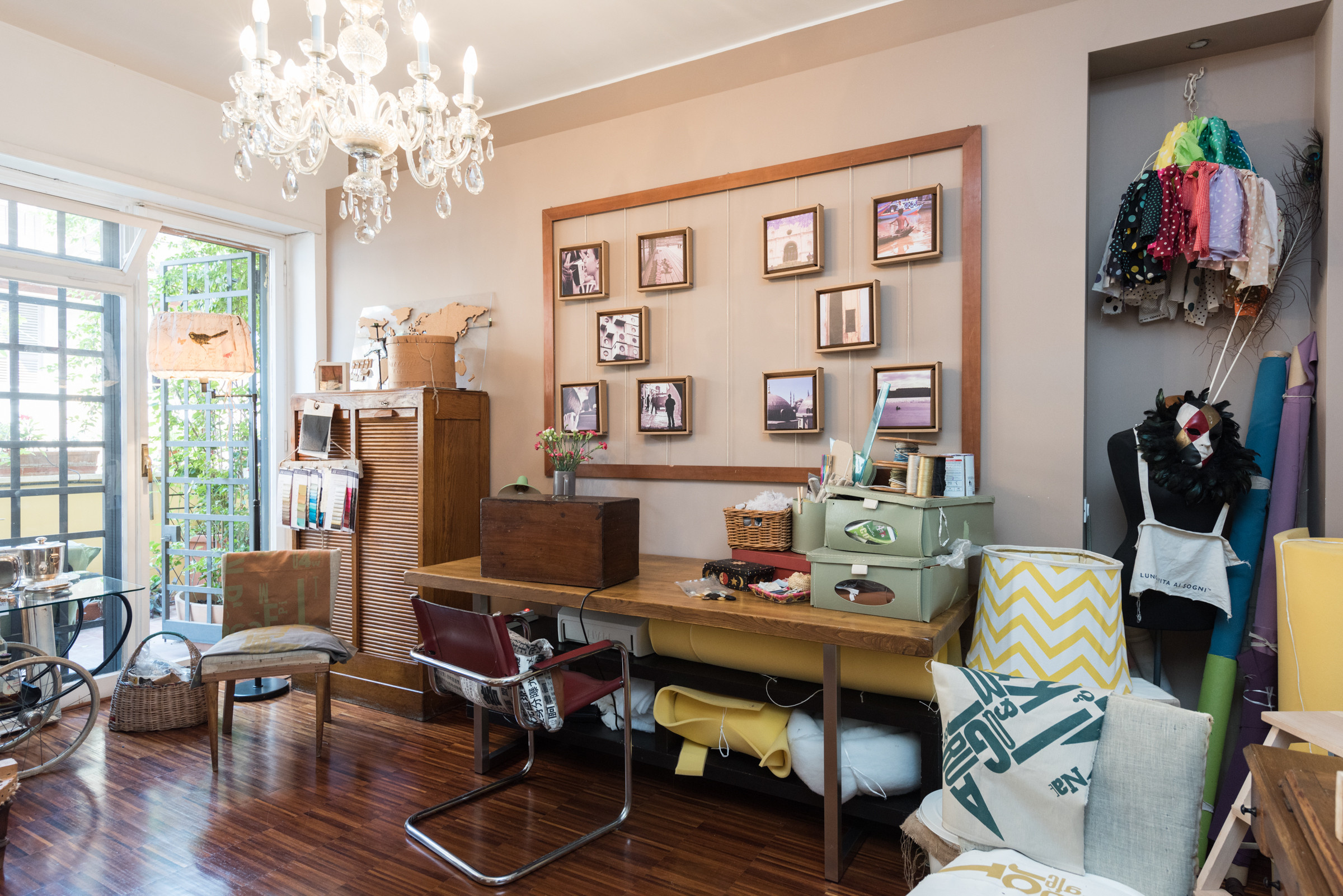 С мира по идее: 15 схем развески фото, которые отлично «работают»