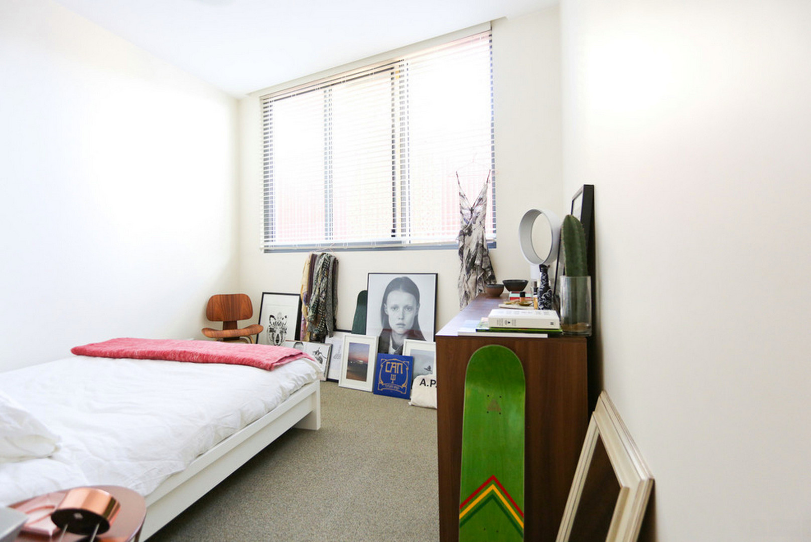 С мира по идее: 15 схем развески фото, которые отлично «работают»