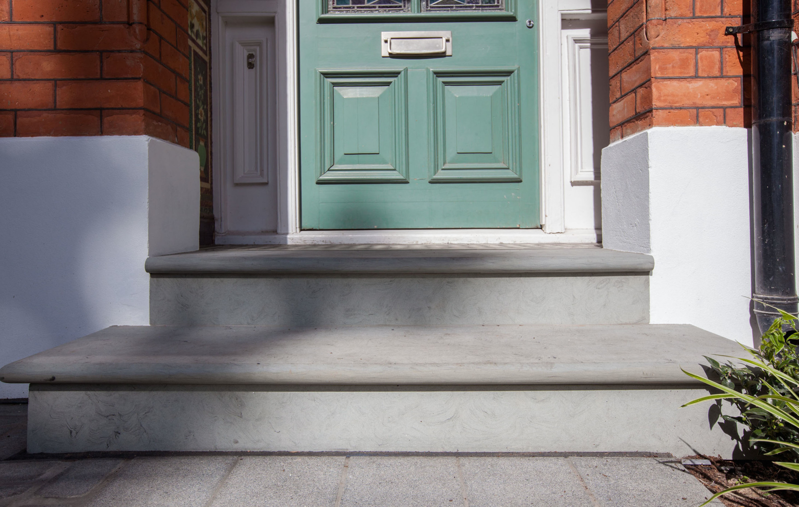 До и после: Крошечный сад при таунхаусе