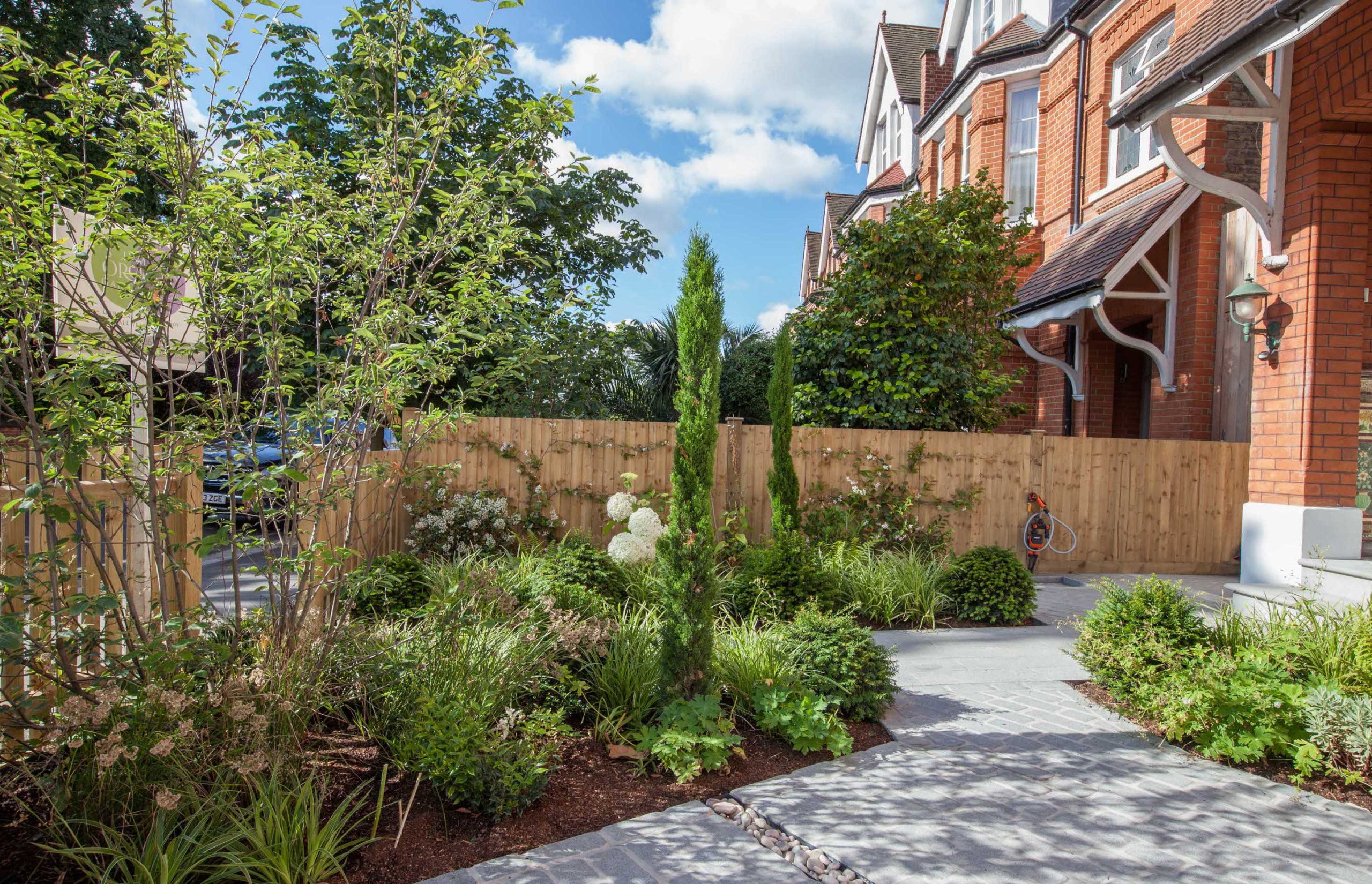 До и после: Крошечный сад при таунхаусе