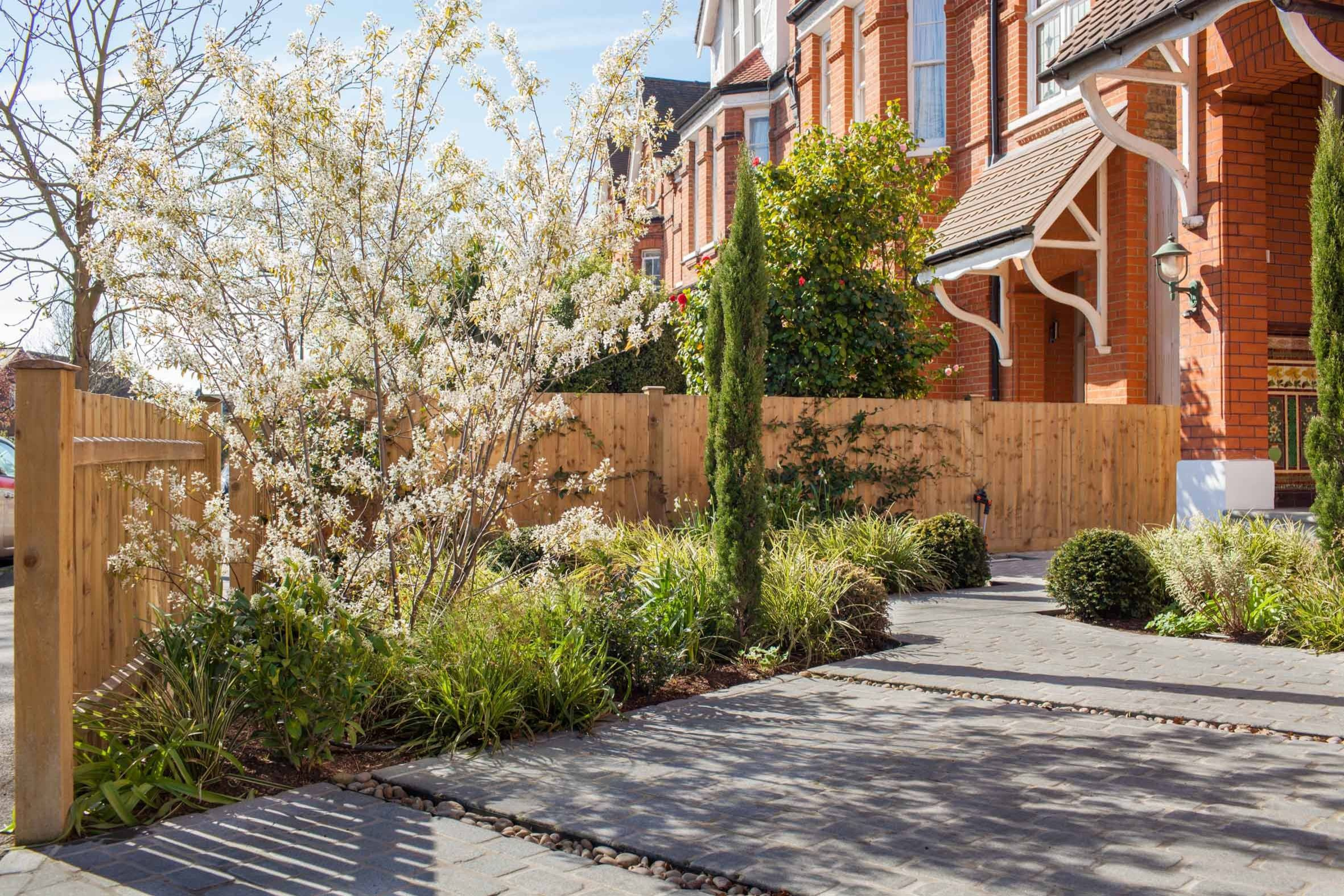 До и после: Крошечный сад при таунхаусе