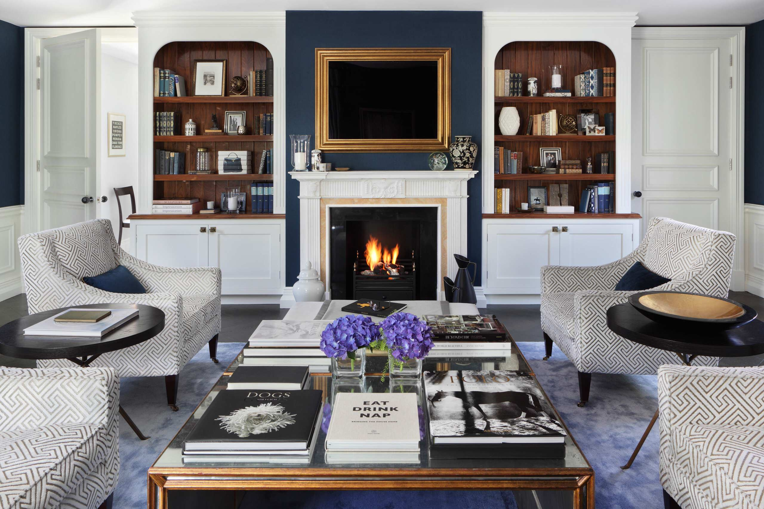 Хороший вопрос: Как правильно декорировать журнальный столик?