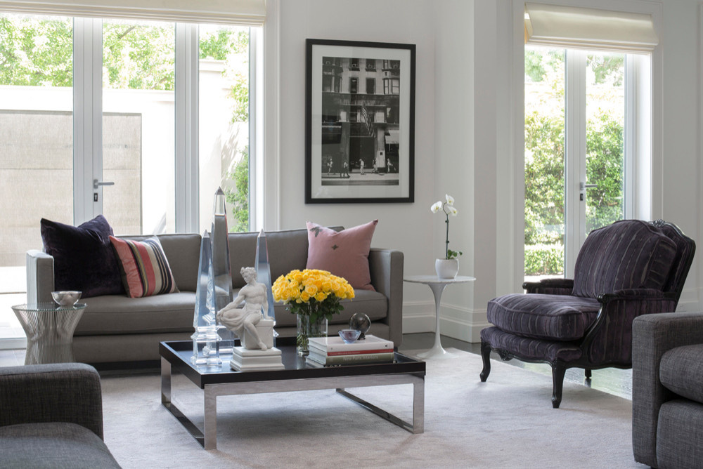 Хороший вопрос: Как правильно декорировать журнальный столик?