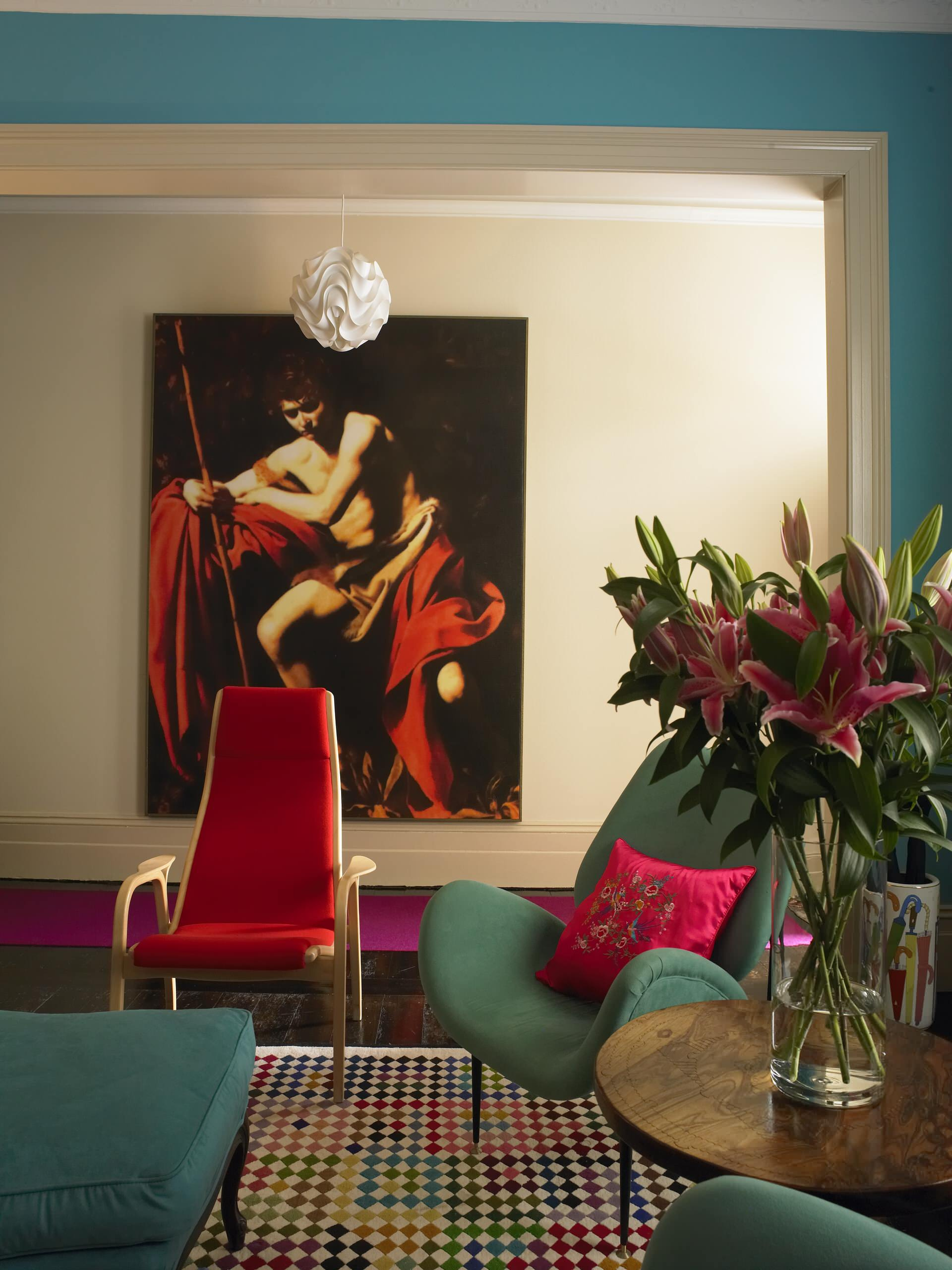 Долой шаблоны: 12 неожиданных цветовых схем, которые можно «примерить»