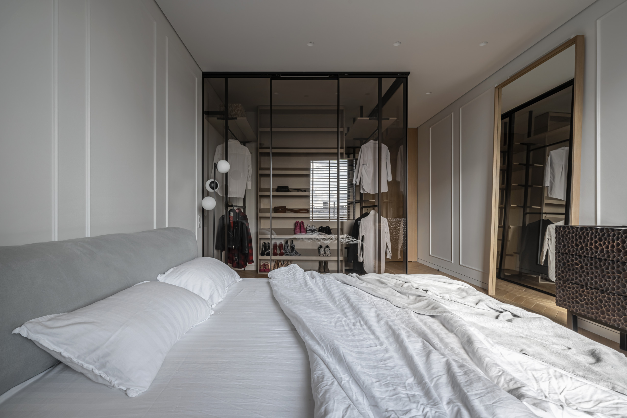 Houzz Украина: Квартира с изгибами и минимумом наполнения