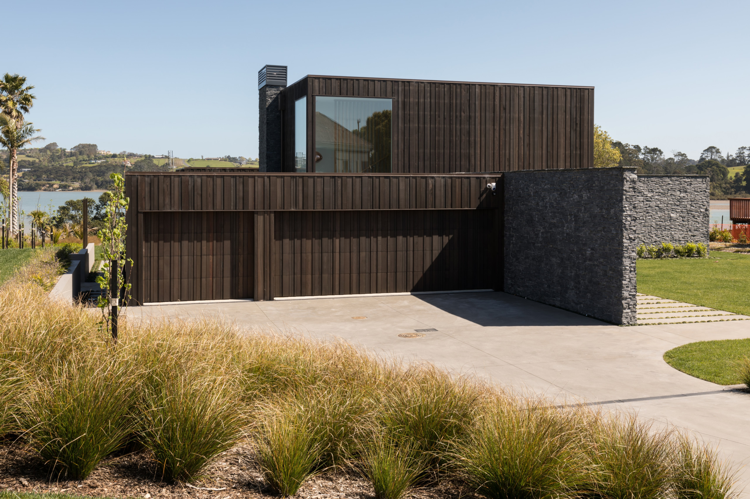 Фотоохота: 27 идей, как сделать гараж украшением фасада дома