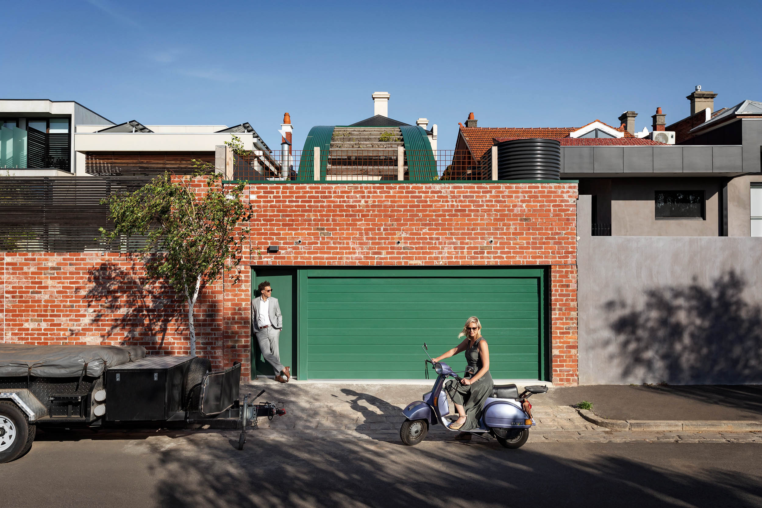 Фотоохота: 27 идей, как сделать гараж украшением фасада дома
