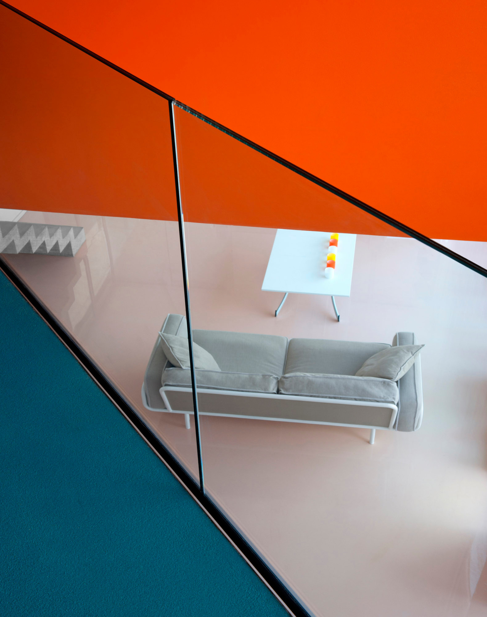 Фотоохота: 27 примеров color-blocking в интерьерах