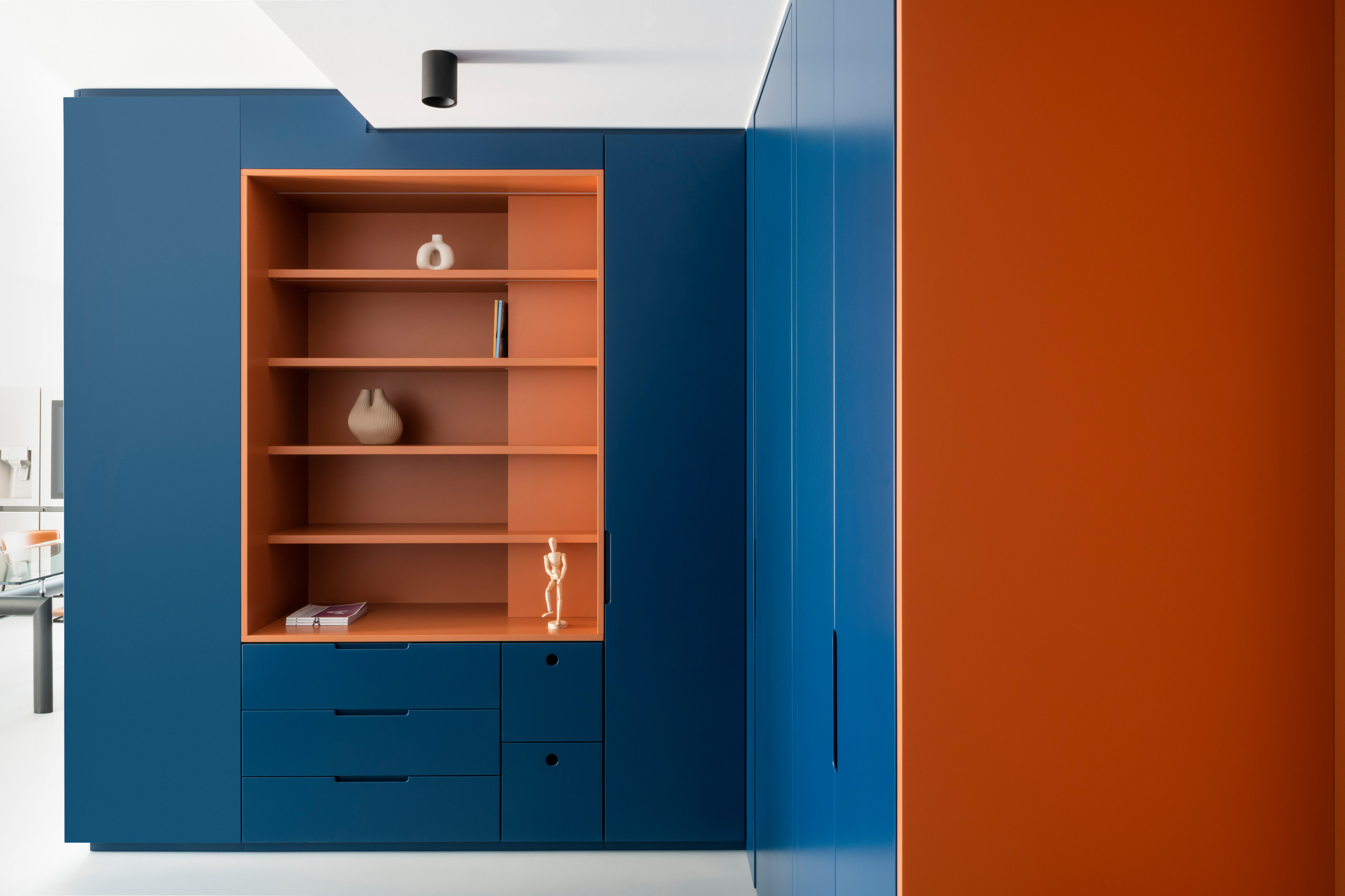 Фотоохота: 27 примеров color-blocking в интерьерах